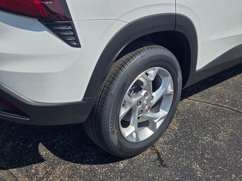 New 2026 Chevrolet Trax LS image 9