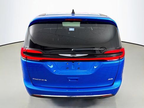 New 2026 Chrysler Pacifica Select image 6
