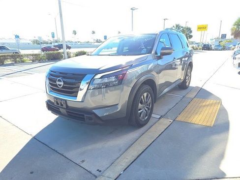 Used 2024 Nissan Pathfinder SV image 9