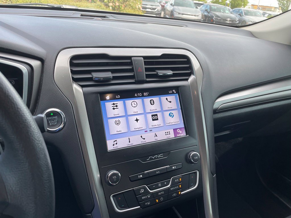 Used 2019 Ford Fusion SE FWD image 15