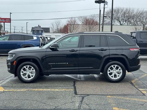 Used 2023 Jeep Grand Cherokee Limited AWD/4WD image 2