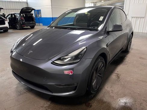 Used 2023 Tesla Model Y Long Range AWD/4WD image 7