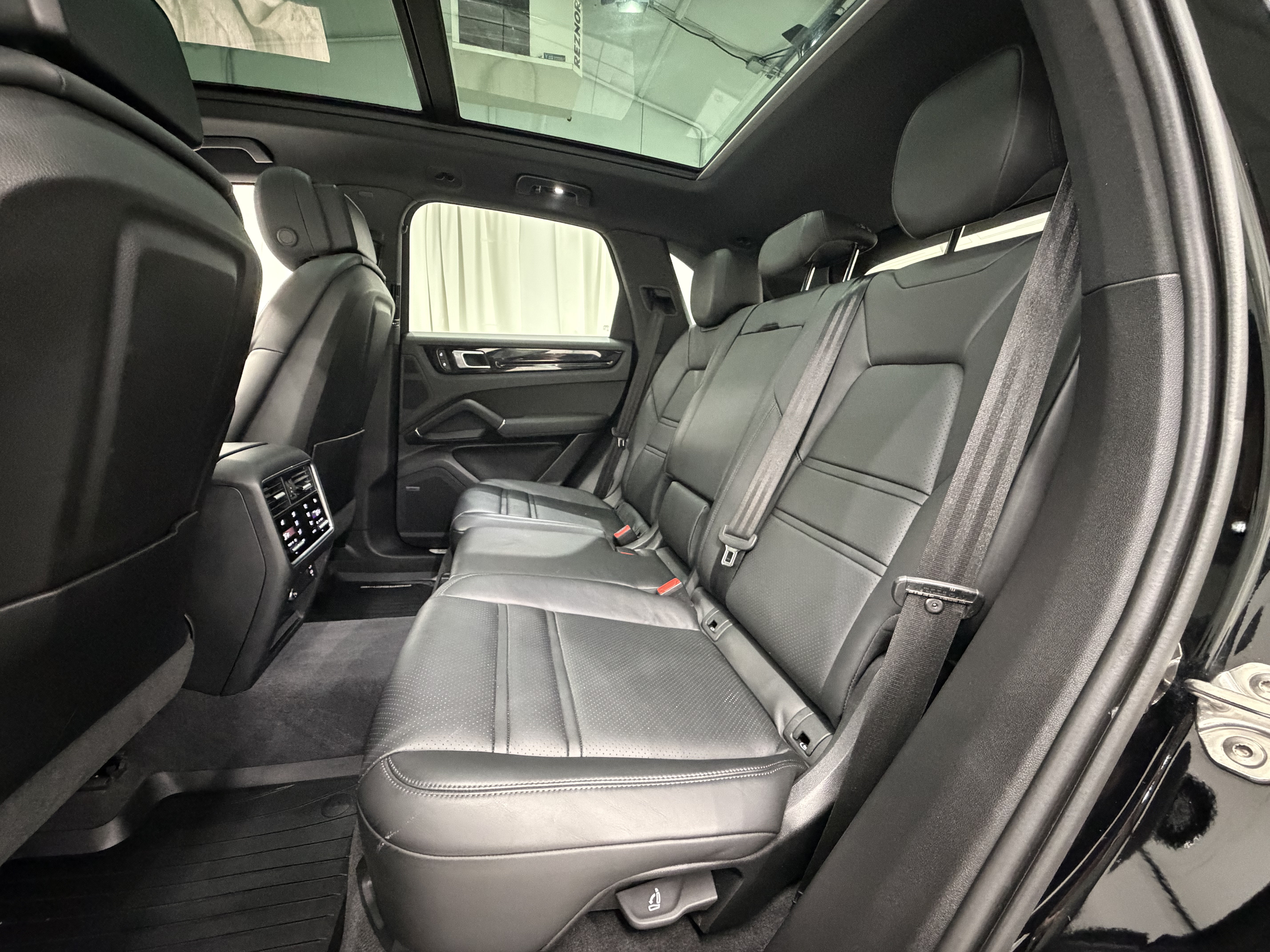 Certified 2023 Porsche Cayenne AWD/4WD image 20