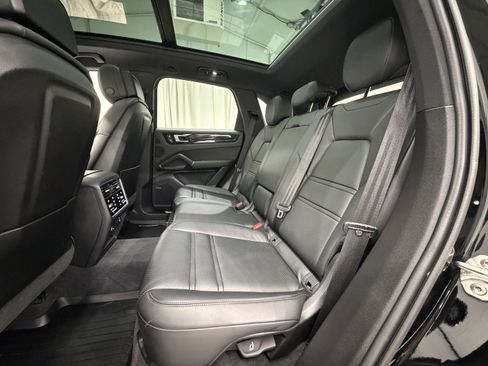 Certified 2023 Porsche Cayenne AWD/4WD image 20