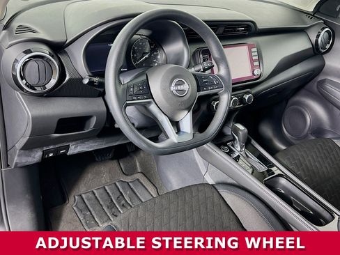 Used 2023 Nissan Kicks SV image 5