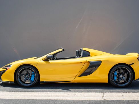 Used 2015 McLaren 650S Spider image 9