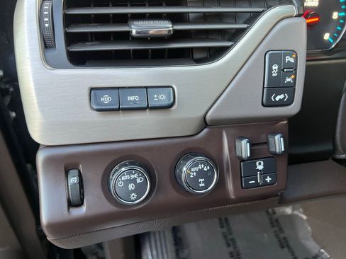Used 2019 GMC Yukon XL Denali image 17