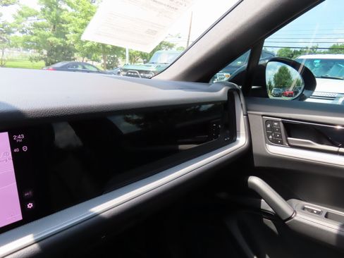 Used 2024 Porsche Cayenne Coupe image 26