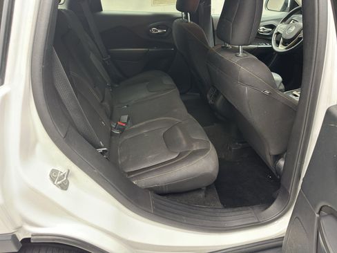 Used 2015 Jeep Cherokee Latitude w/ Cold Weather Group AWD/4WD image 15