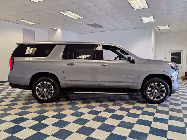 Used 2026 Chevrolet Suburban LS RWD image 8