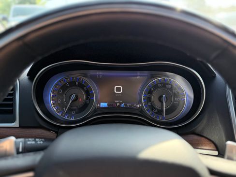Used 2018 Chrysler 300 C w/ Safetytec Plus Group RWD image 36