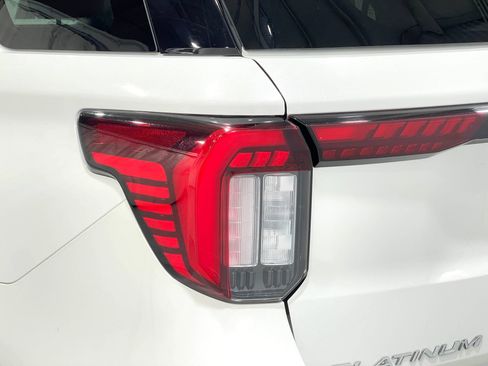 Used 2025 Ford Explorer Platinum w/ Ultimate Package AWD/4WD image 34