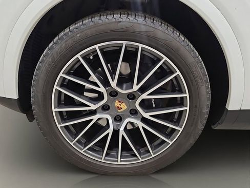 Used 2019 Porsche Cayenne AWD/4WD image 25