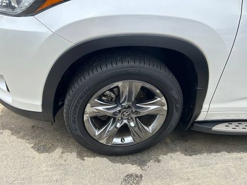 Used 2019 Toyota Highlander Limited Platinum AWD/4WD image 5