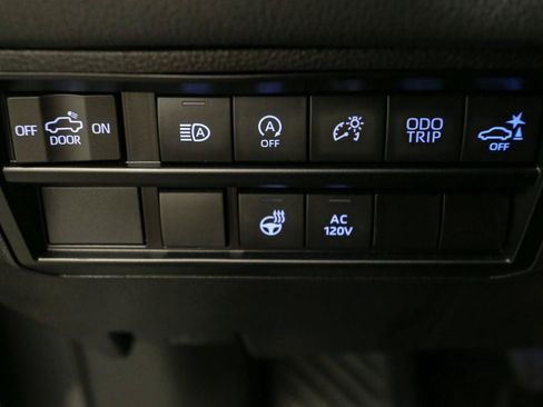 Used 2024 Toyota Tundra Limited AWD/4WD image 36