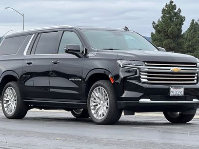 Used 2024 Chevrolet Suburban High Country w/ Premium Package 2