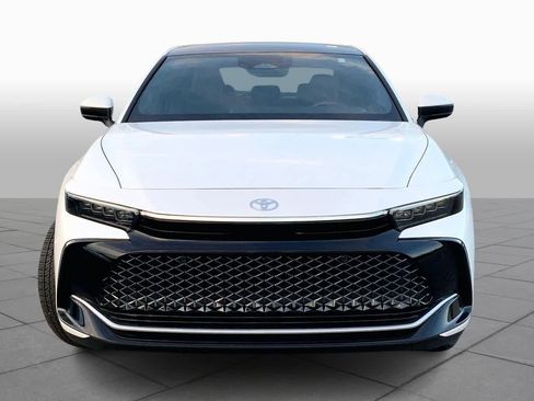 Used 2024 Toyota Crown Limited image 3