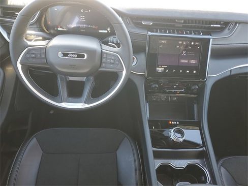 New 2025 Jeep Grand Cherokee L Altitude image 14