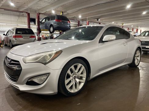 Used 2015 Hyundai Genesis 3.8 image 7