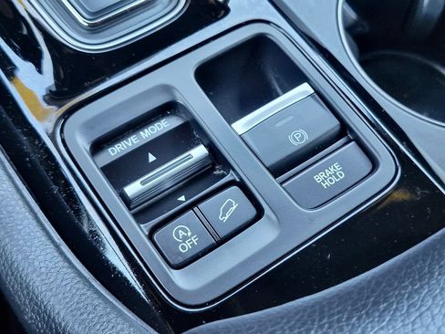 Used 2025 Honda Pilot TrailSport image 27