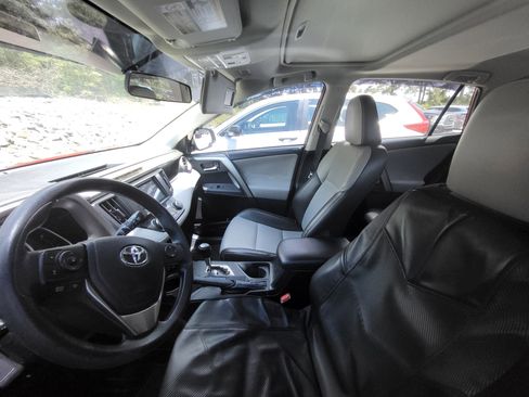 Used 2014 Toyota RAV4 XLE FWD image 10