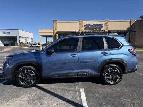 Used 2025 Subaru Forester Limited image 4