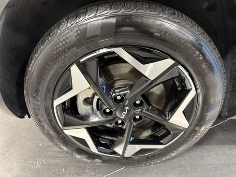 Certified 2024 Kia Seltos EX AWD/4WD image 2