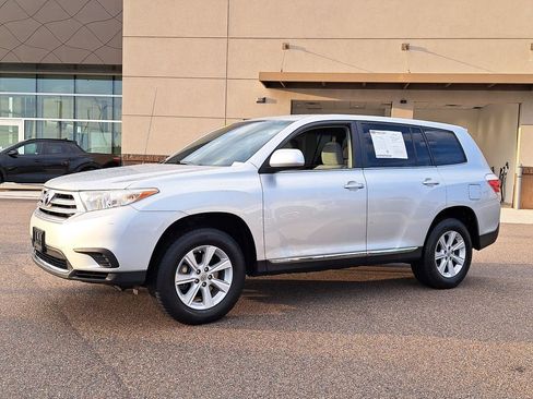 Used 2012 Toyota Highlander FWD image 10