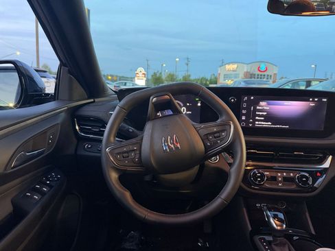 Used 2025 Buick Envista Sport Touring image 29