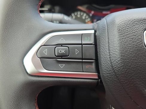 Used 2025 Jeep Compass Trailhawk AWD/4WD image 21