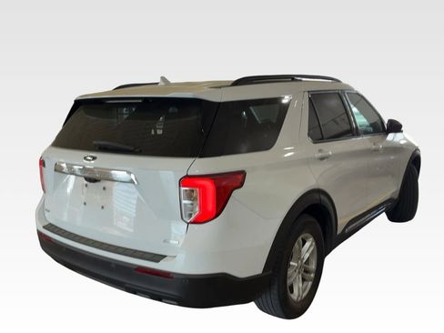 Used 2020 Ford Explorer XLT image 4