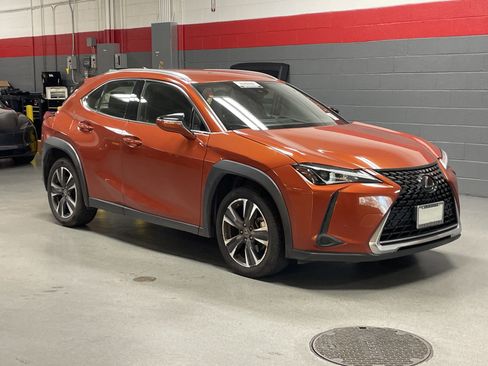 Used 2022 Lexus UX 200 image 2