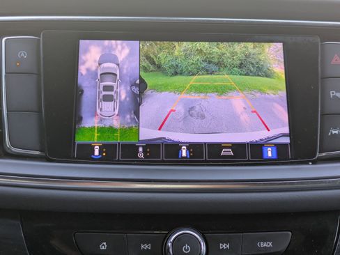 Used 2022 Buick Enclave Essence w/ Sport Touring Edition image 21