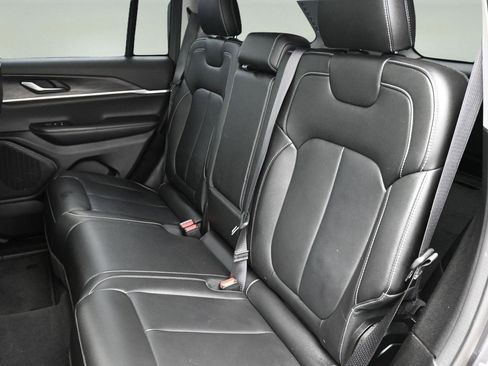 Used 2023 Jeep Grand Cherokee Limited AWD/4WD image 23