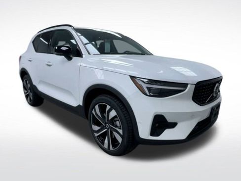 New 2026 Volvo XC40 B5 Ultra w/ Protection Package Premier image 18