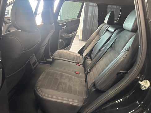 Used 2023 Mitsubishi Outlander SE image 29