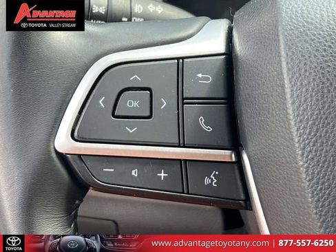 Used 2023 Toyota Highlander LE AWD/4WD image 24
