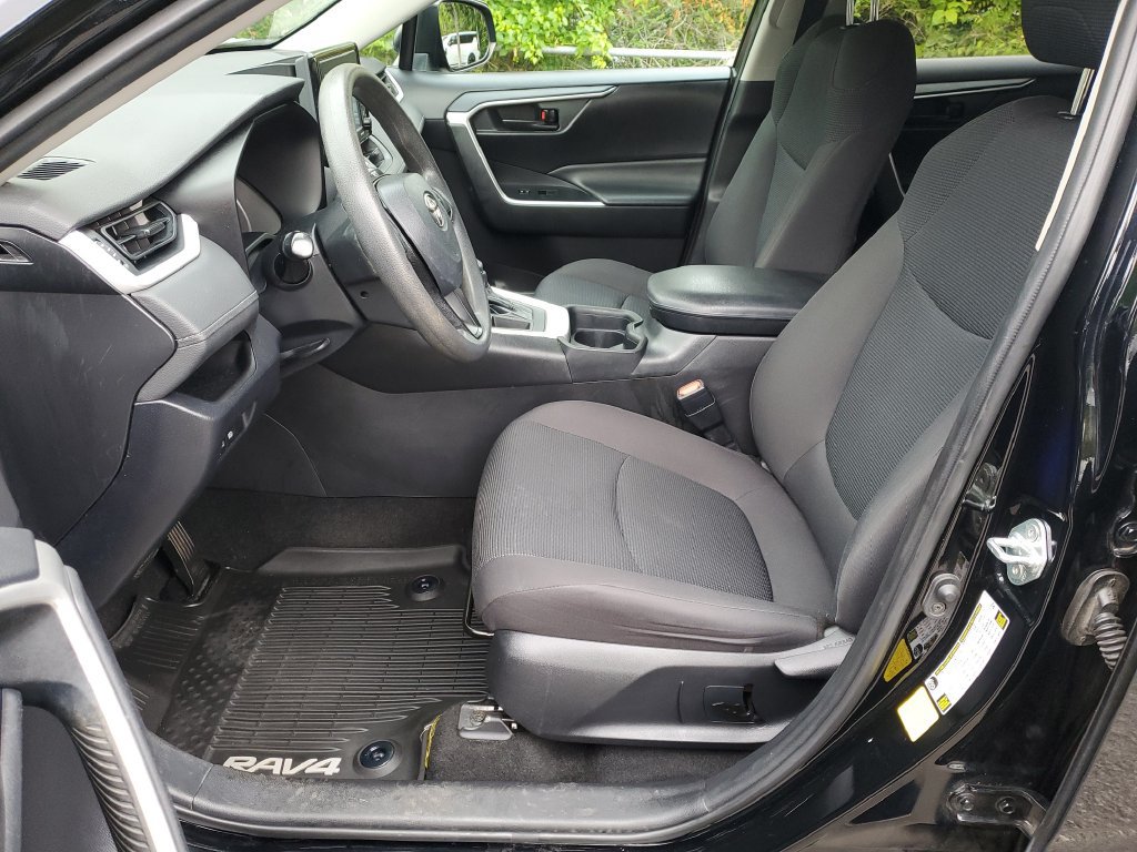 Used 2020 Toyota RAV4 LE FWD image 21