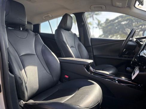 Used 2018 Toyota Prius Prime Plus FWD image 9