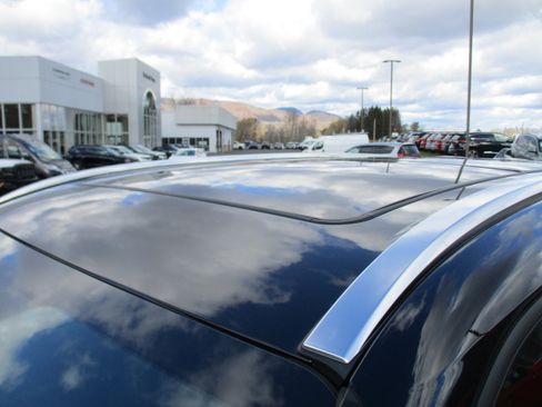 Used 2022 Toyota Highlander Platinum image 11