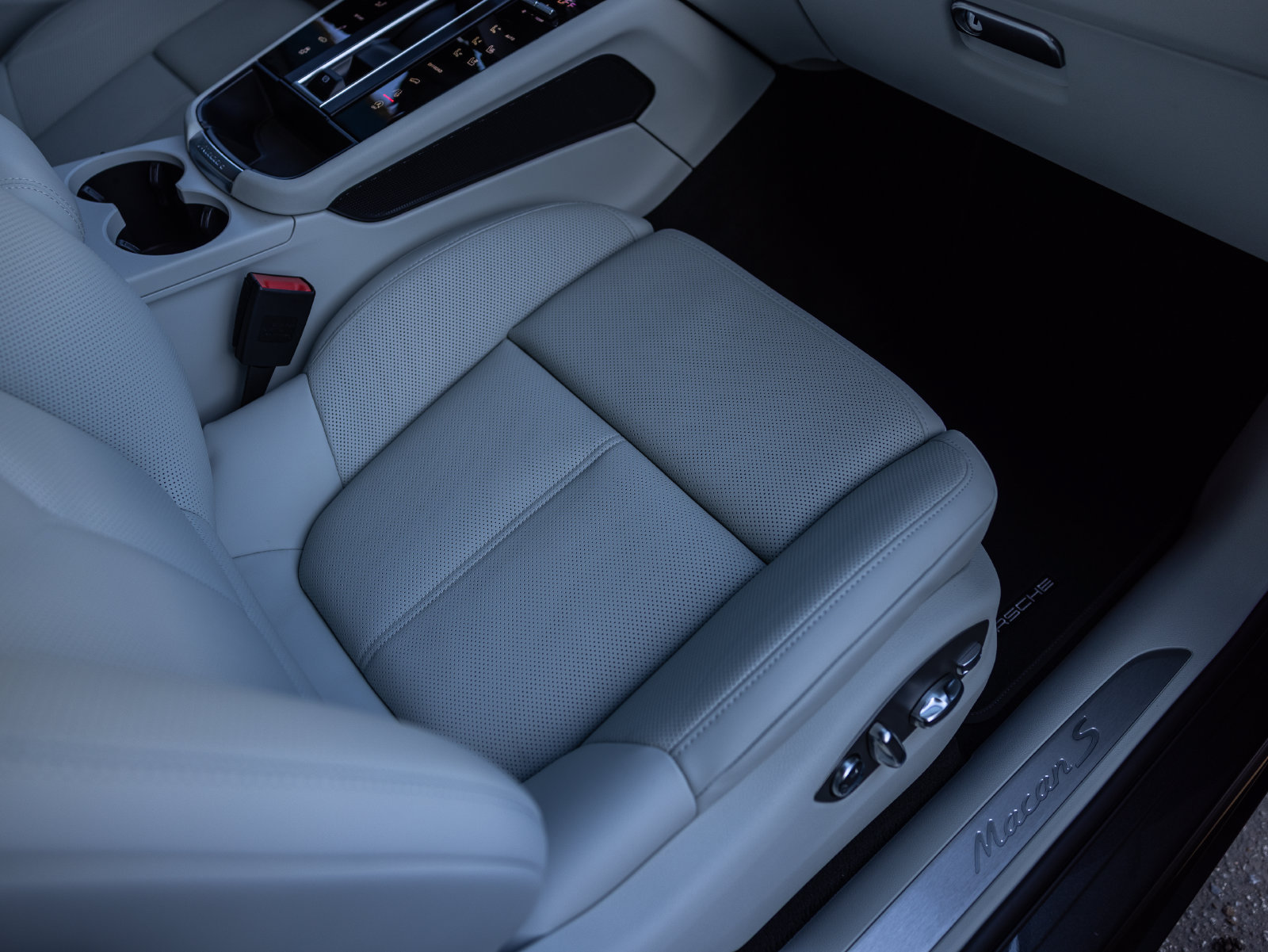Certified 2026 Porsche Macan S AWD/4WD image 48