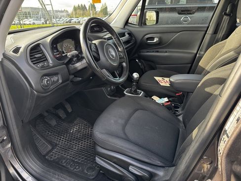 Used 2018 Jeep Renegade Altitude image 9