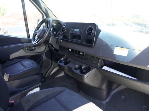Used 2023 Mercedes-Benz Sprinter 2500 image 25