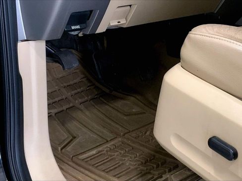 Used 2013 Ford Expedition XLT RWD image 22