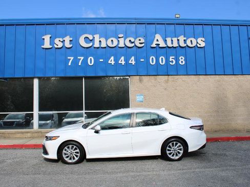 Used 2021 Toyota Camry LE image 8