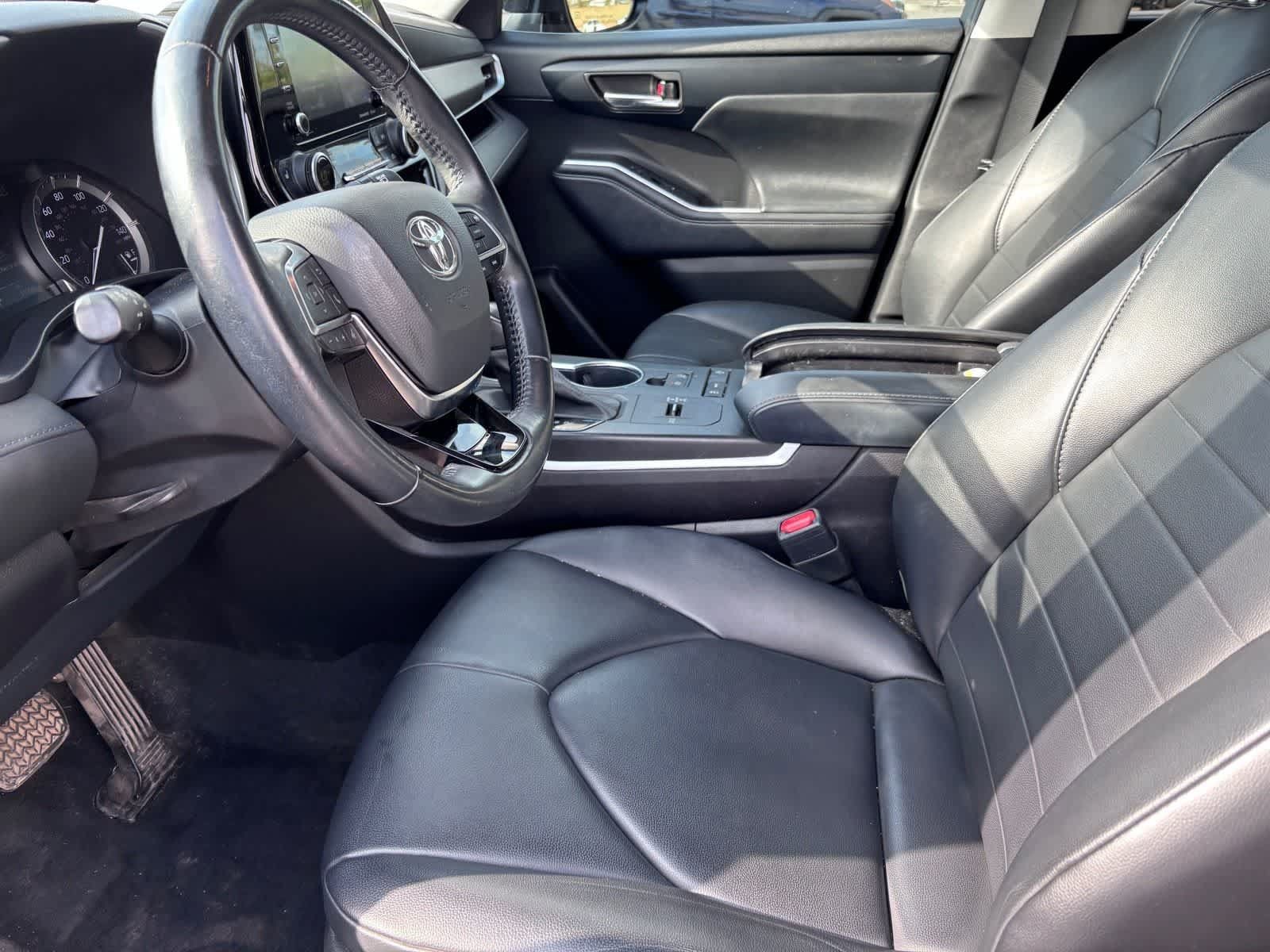 Used 2021 Toyota Highlander XLE FWD image 13
