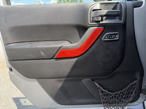 Used 2016 Jeep Wrangler Unlimited Sahara image 40