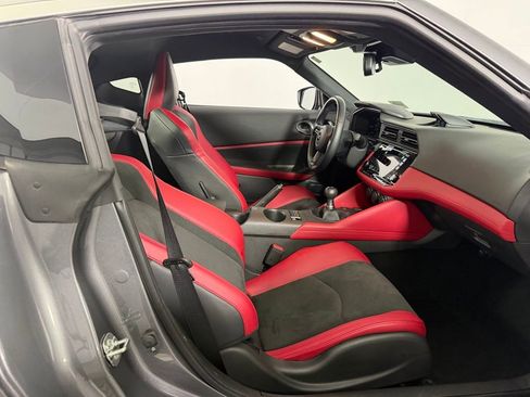 Used 2025 Nissan Z Performance w/ Floor Mat Package RWD image 33