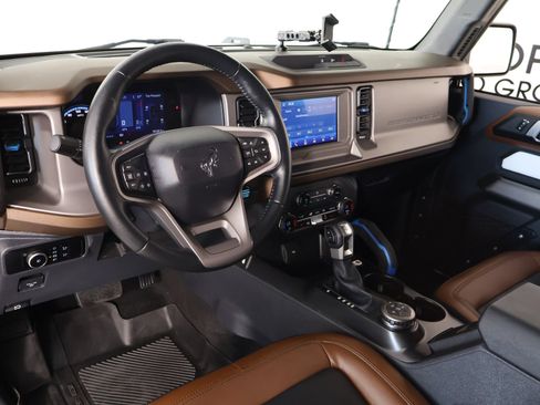 Used 2023 Ford Bronco Outer Banks AWD/4WD image 2