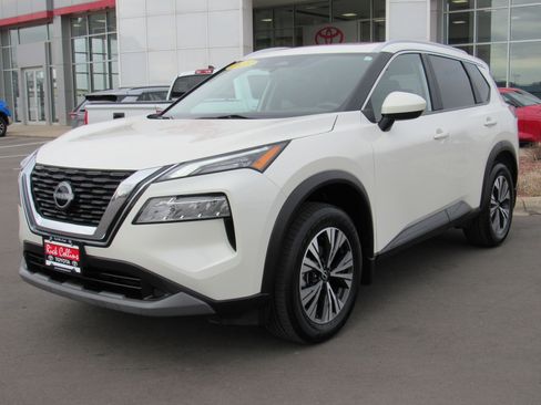 Used 2023 Nissan Rogue SV w/ SV Premium B Package image 2